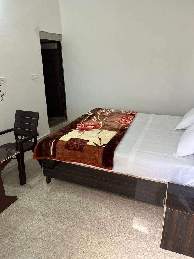Indiana Home Stay ขชุราโห ภายนอก รูปภาพ